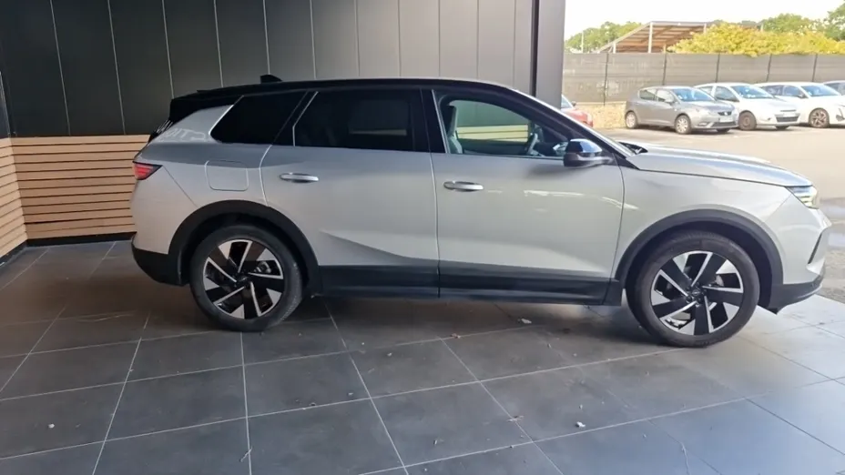 OPEL Grandland -