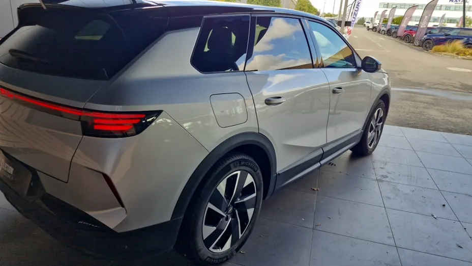 OPEL Grandland -