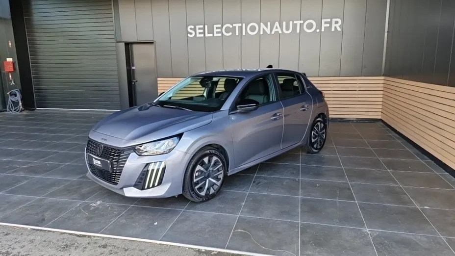 PEUGEOT 208 -