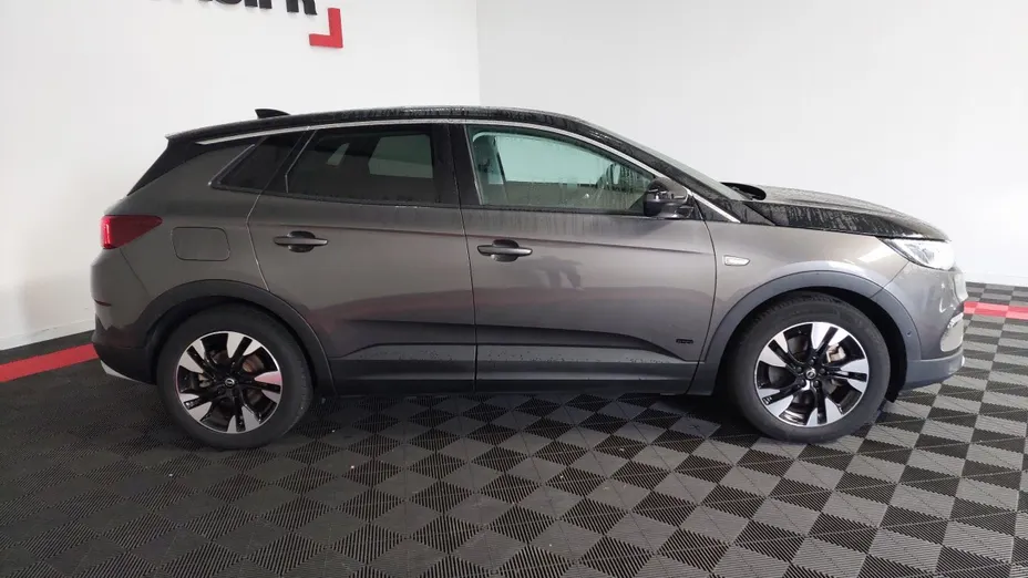 OPEL Grandland X -