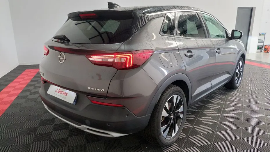 OPEL Grandland X -