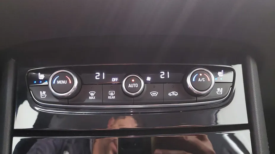 OPEL Grandland X -