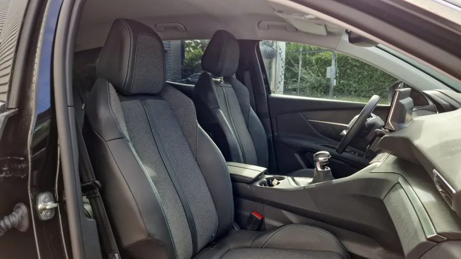 PEUGEOT 3008 -