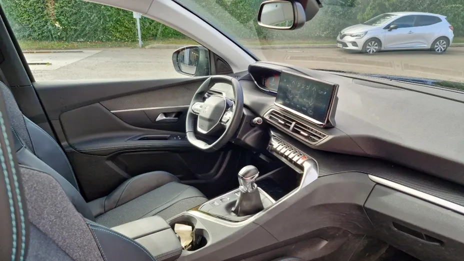 PEUGEOT 3008 -