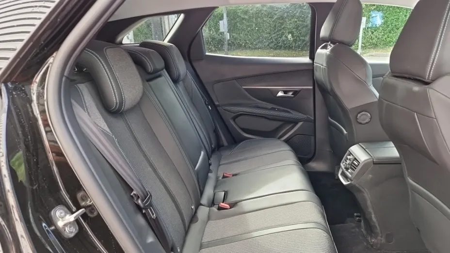 PEUGEOT 3008 -