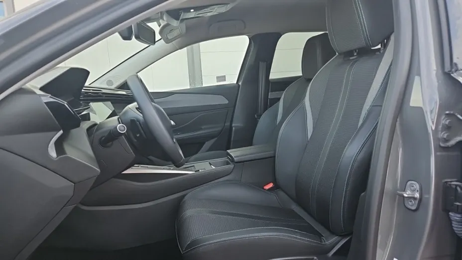 PEUGEOT 408 -