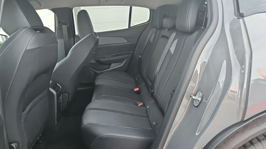 PEUGEOT 408 -