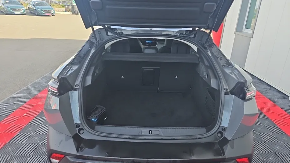 PEUGEOT 408 -