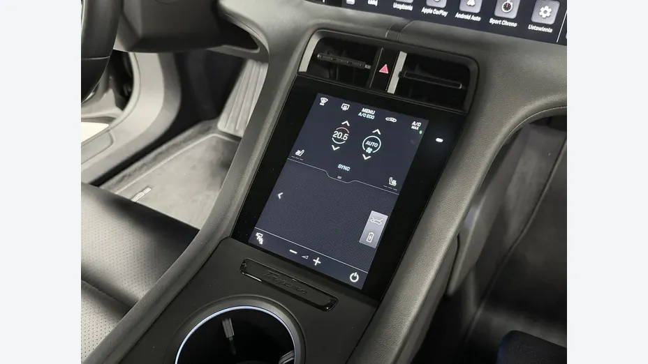 PORSCHE Taycan -