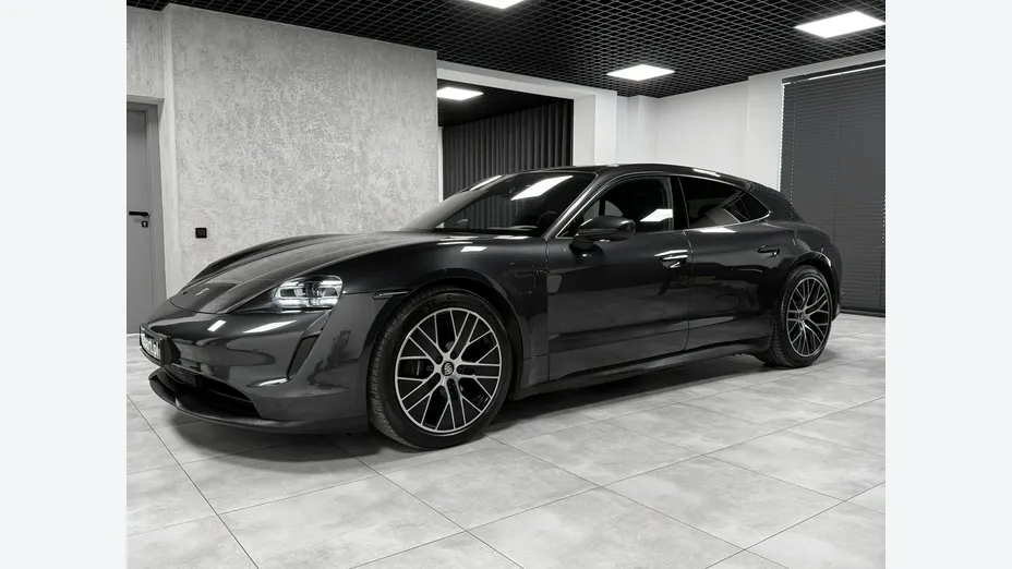 PORSCHE Taycan -