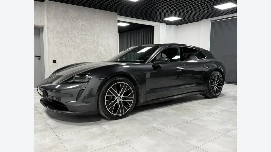 PORSCHE Taycan -