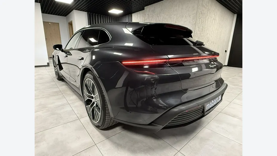 PORSCHE Taycan -