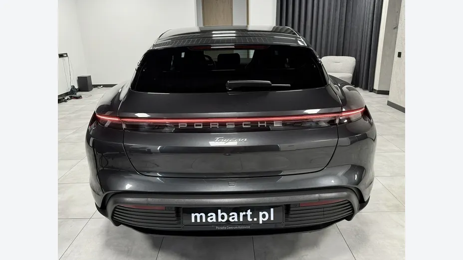 PORSCHE Taycan -