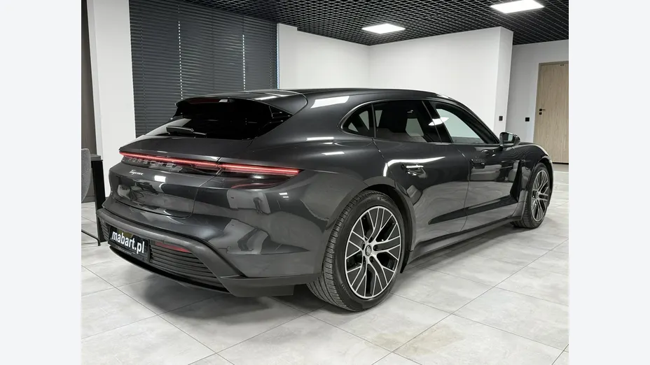 PORSCHE Taycan -