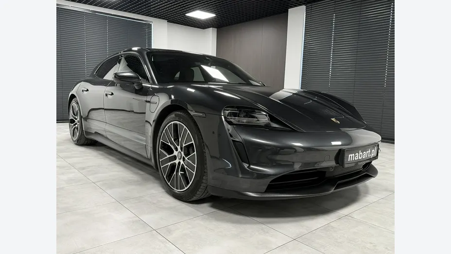PORSCHE Taycan -