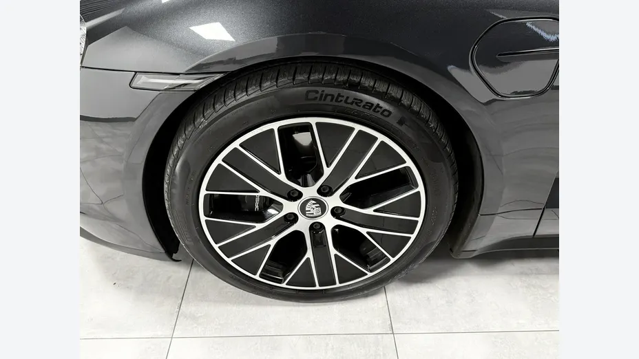 PORSCHE Taycan -