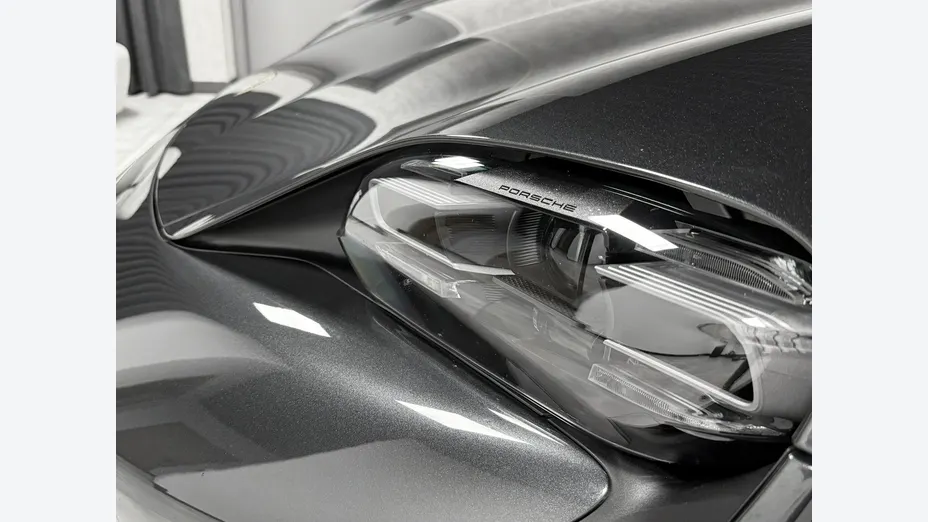 PORSCHE Taycan -