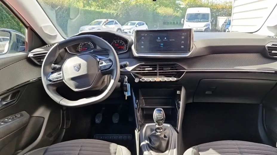 PEUGEOT 208 -