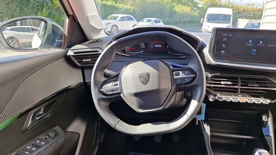 PEUGEOT 208 -