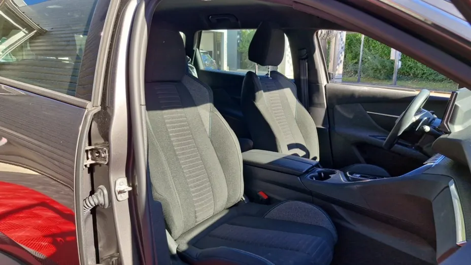 PEUGEOT 5008 -