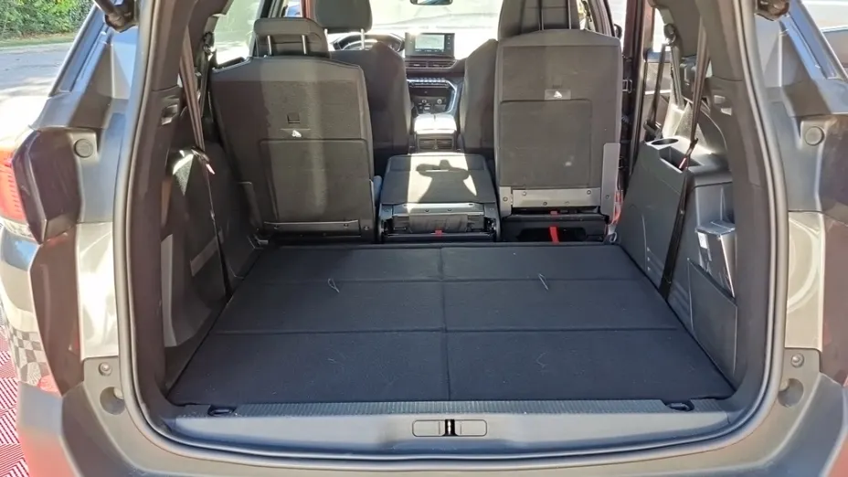 PEUGEOT 5008 -
