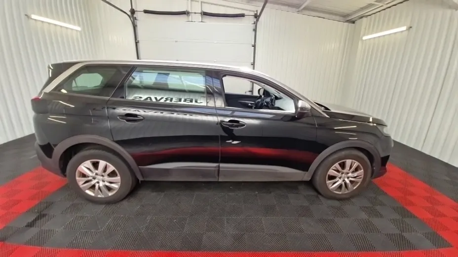 PEUGEOT 5008 -