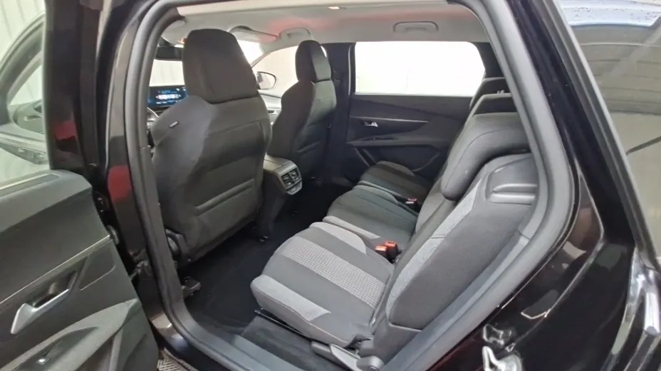 PEUGEOT 5008 -
