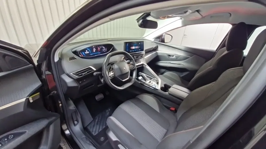 PEUGEOT 5008 -