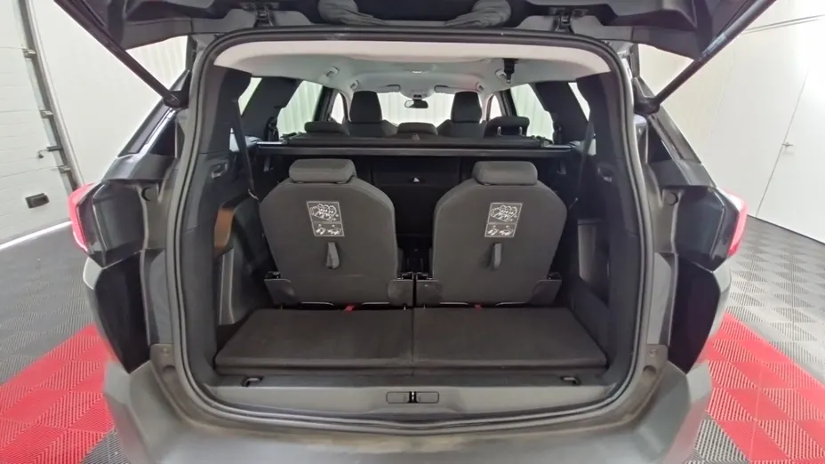 PEUGEOT 5008 -