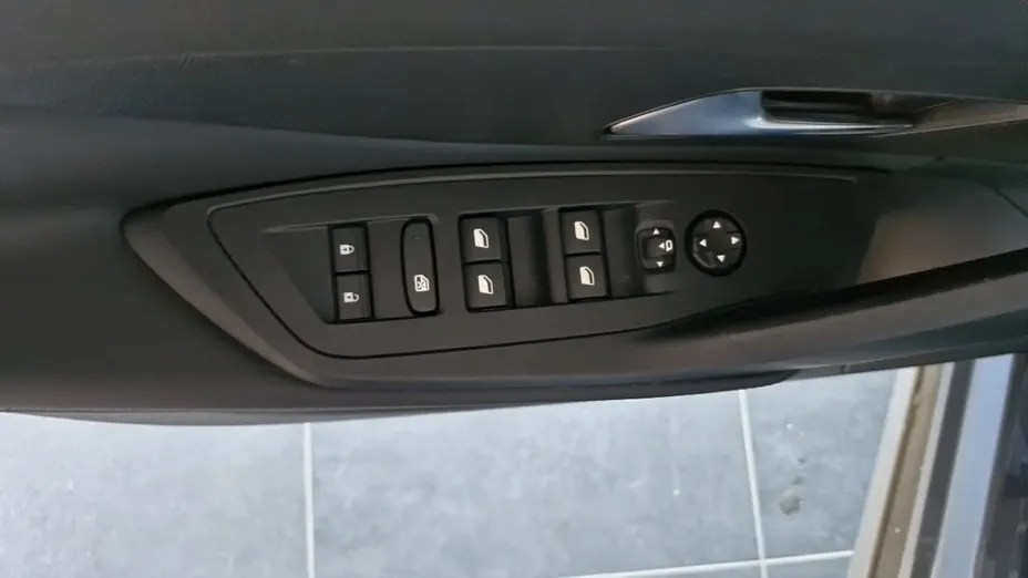 PEUGEOT 308 -