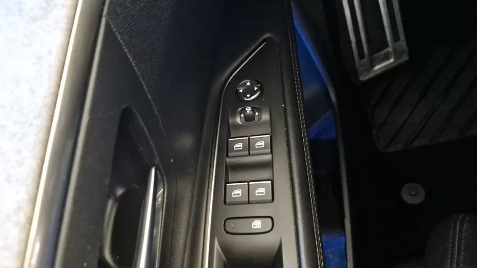 PEUGEOT 3008 -