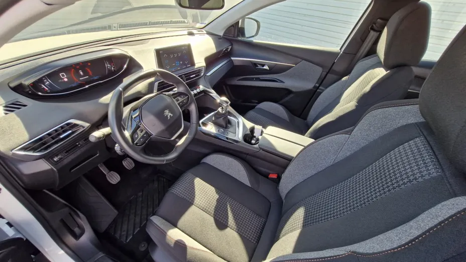 PEUGEOT 3008 -