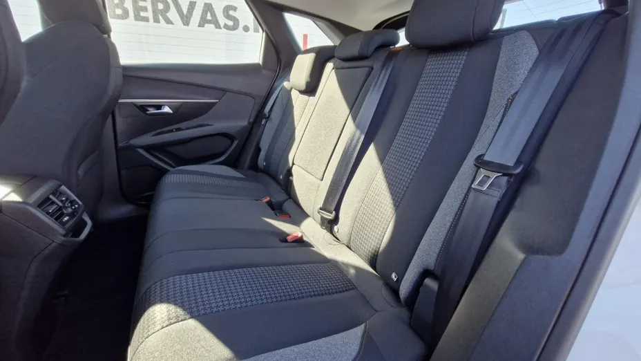 PEUGEOT 3008 -