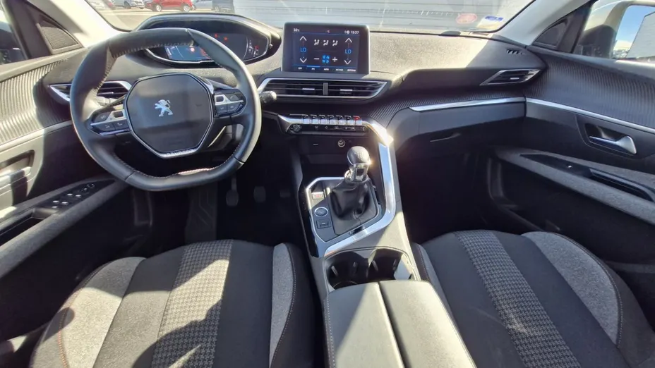 PEUGEOT 3008 -