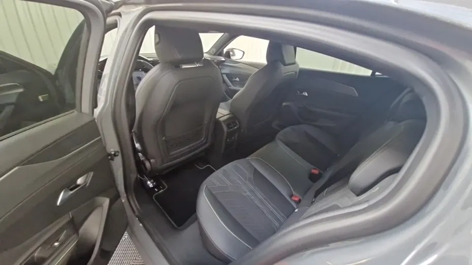 PEUGEOT 408 -