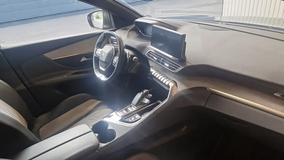 PEUGEOT 3008 -