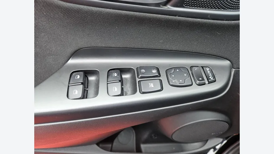 HYUNDAI Kona -