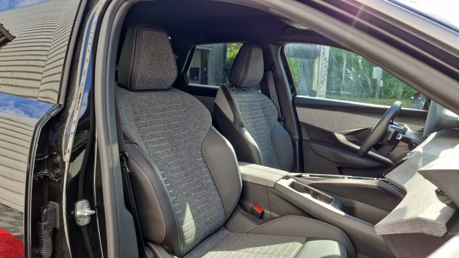 PEUGEOT 3008 -