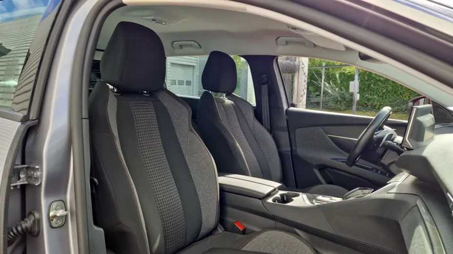 PEUGEOT 5008 -