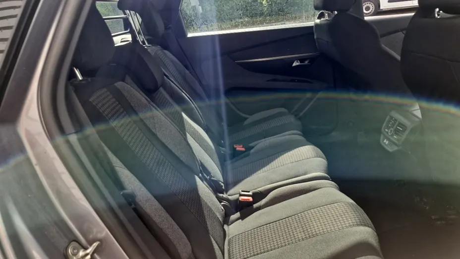 PEUGEOT 5008 -