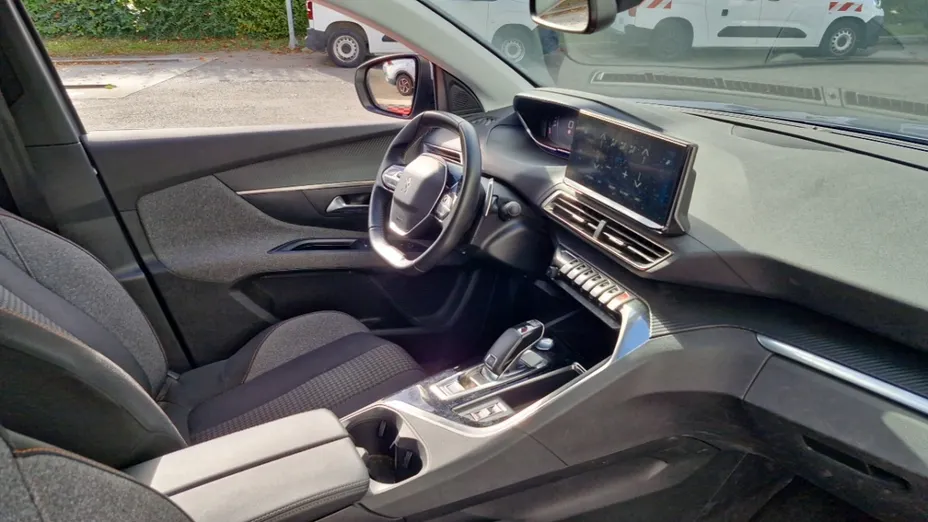 PEUGEOT 5008 -
