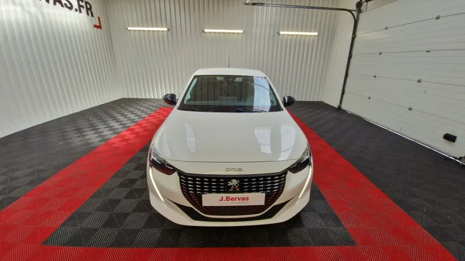 PEUGEOT 208 -