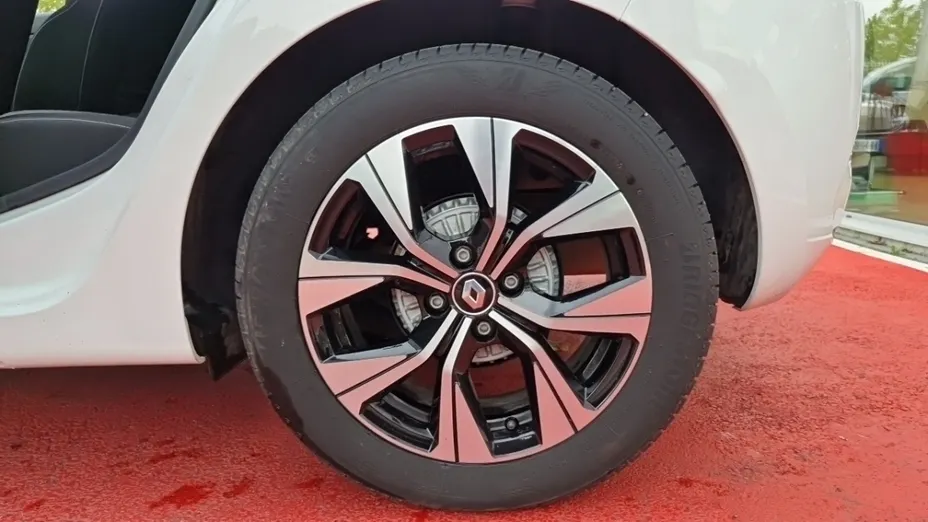 RENAULT Clio -