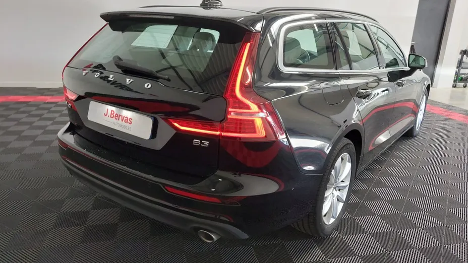 VOLVO V60 -