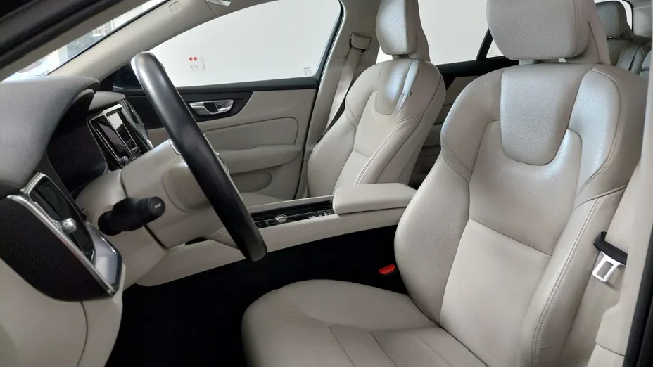 VOLVO V60 -