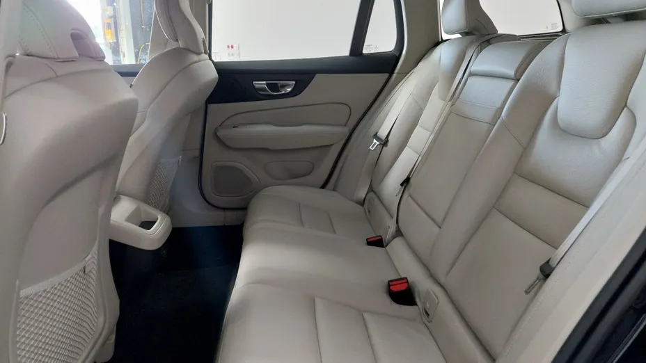 VOLVO V60 -