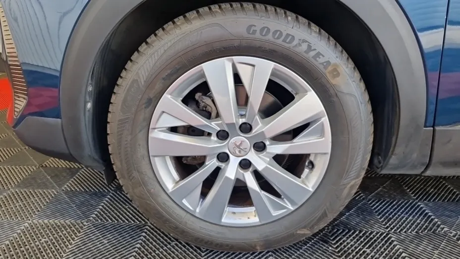 PEUGEOT 3008 -
