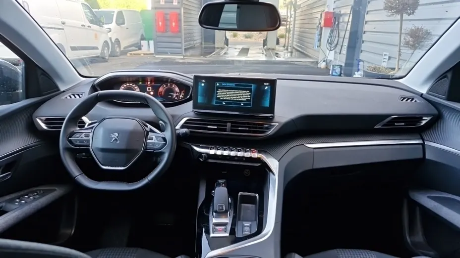 PEUGEOT 3008 -