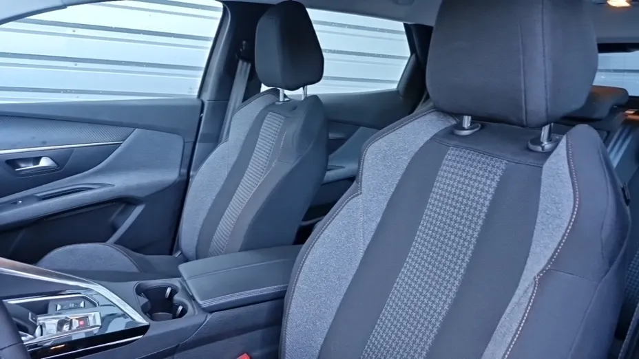 PEUGEOT 3008 -