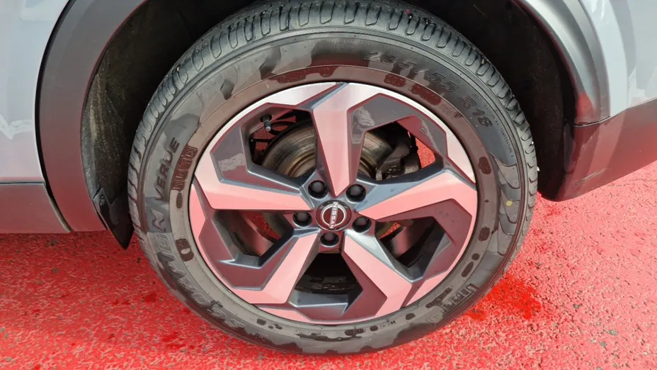 NISSAN Qashqai -
